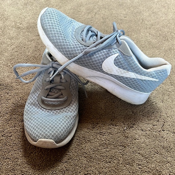 Nike Shoes - Nike women’s sneakers size 8